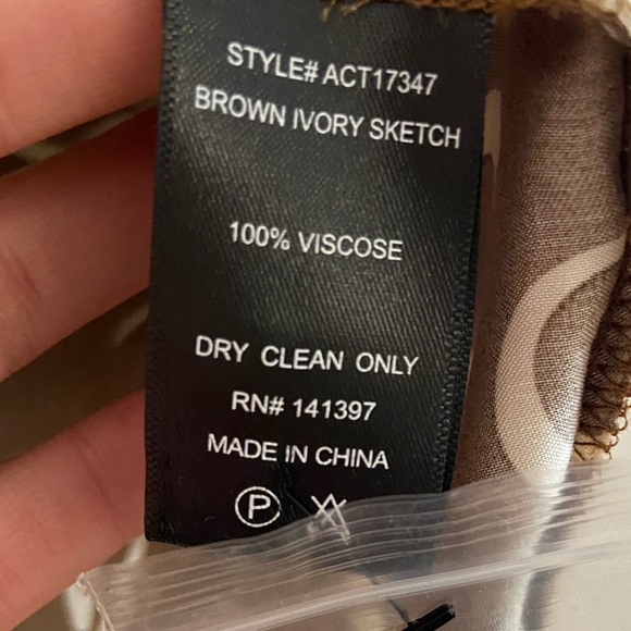 ASTR the label Yesenia abstract print satin button front blouse Medium NWT - Picture 12 of 12